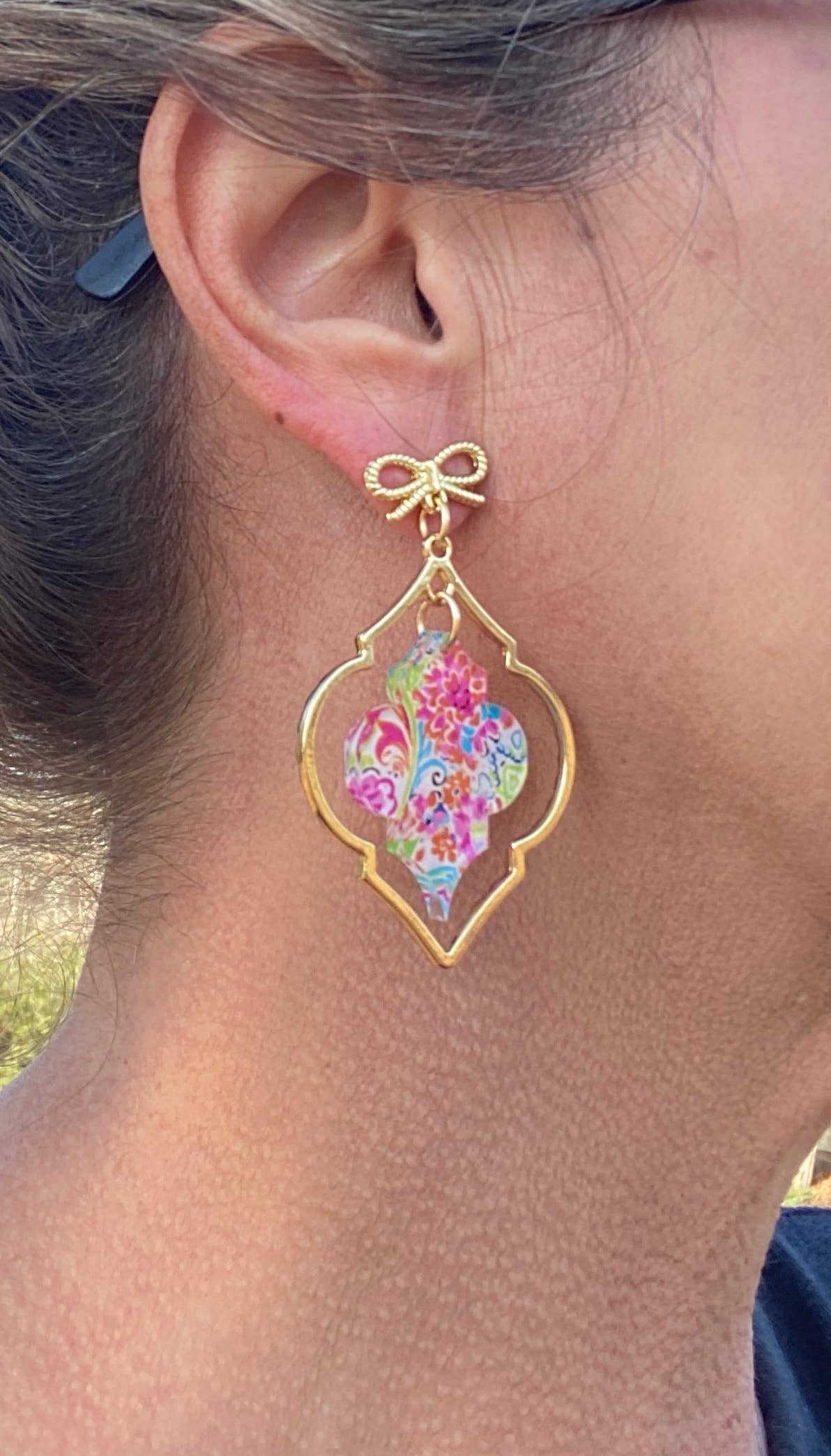 GOLDEN BOW DAZZLE ACRYLIC DANGLE EARRINGS