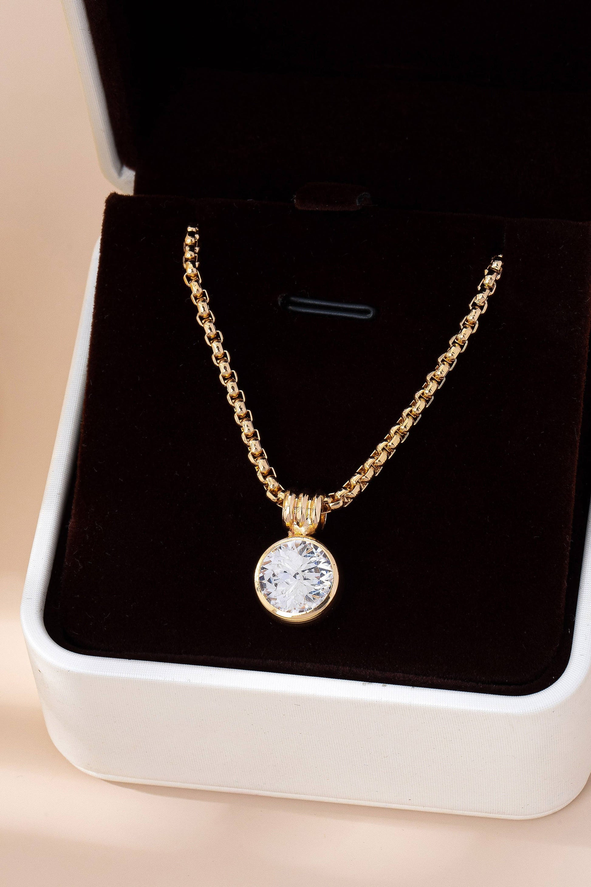 ROUND ZIRCON PENDANT NECKLACE